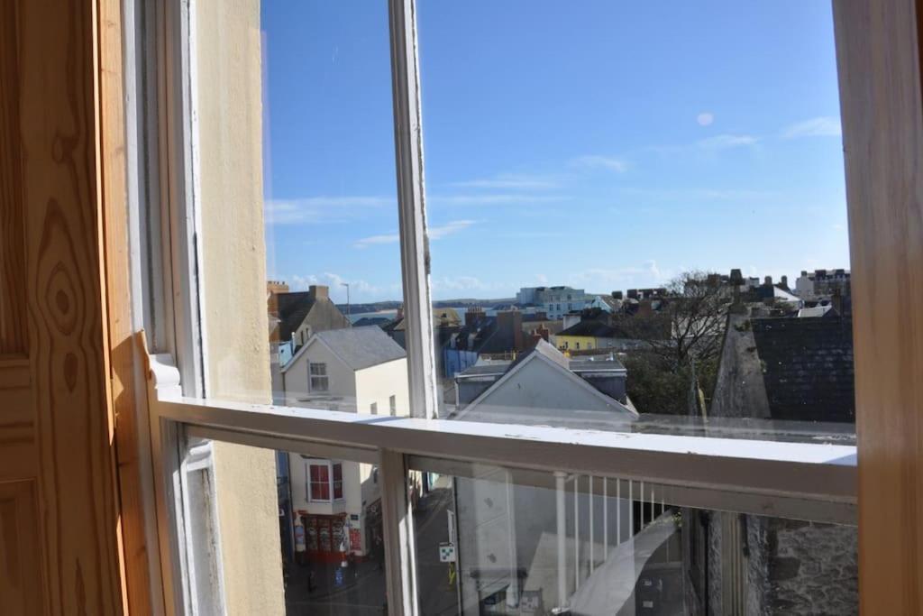 Modern Flat With Island Views In Heart Of Tenby Exterior foto